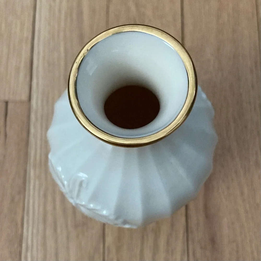 Vintage 80’s Lenox Classic Off White Porcelain Bud Vase with 24K Gold Trim.